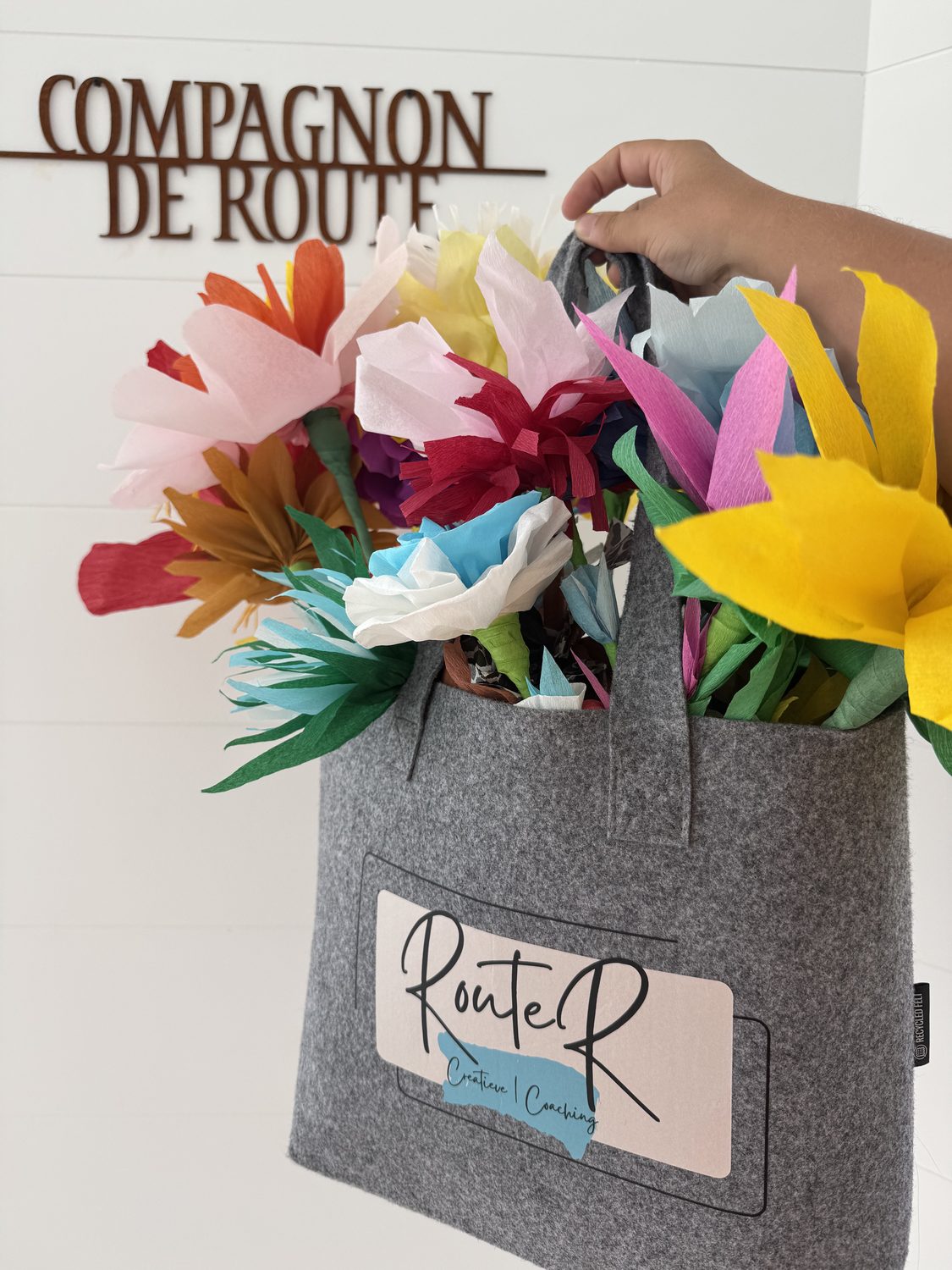 Het atelier van Route R met de wandtekst 'Compagnon de Route'
